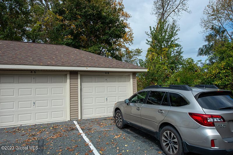 3rd image of 48 Kendall Drive