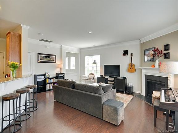 4th image of 6518 Central Pacific Ave