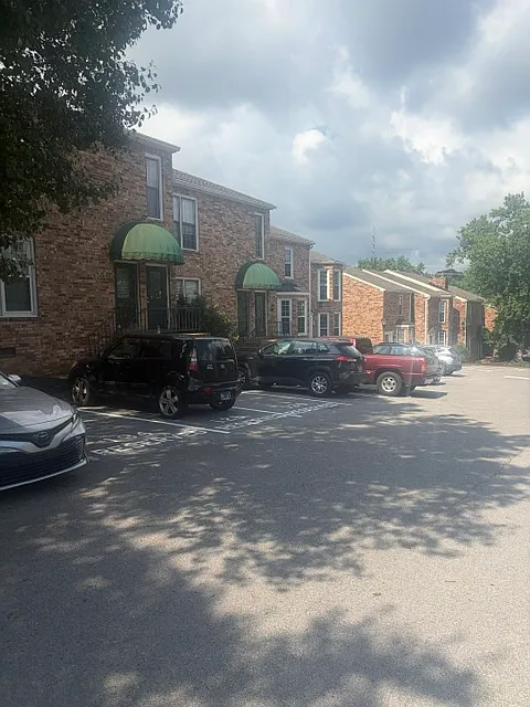 2 bed, 1072 sqft, $1,650 — Photo 2