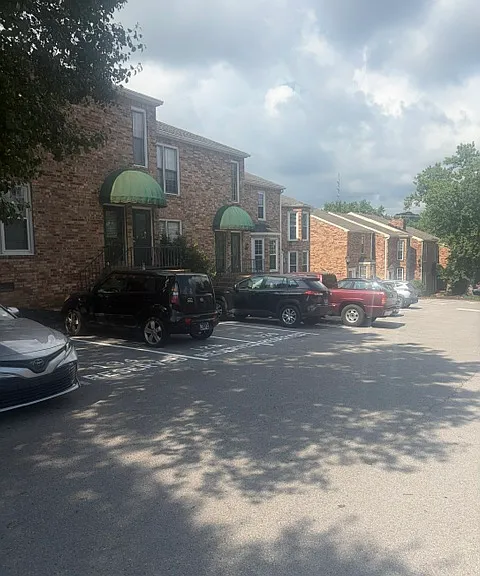 130 Matthew Ln — Photo 2