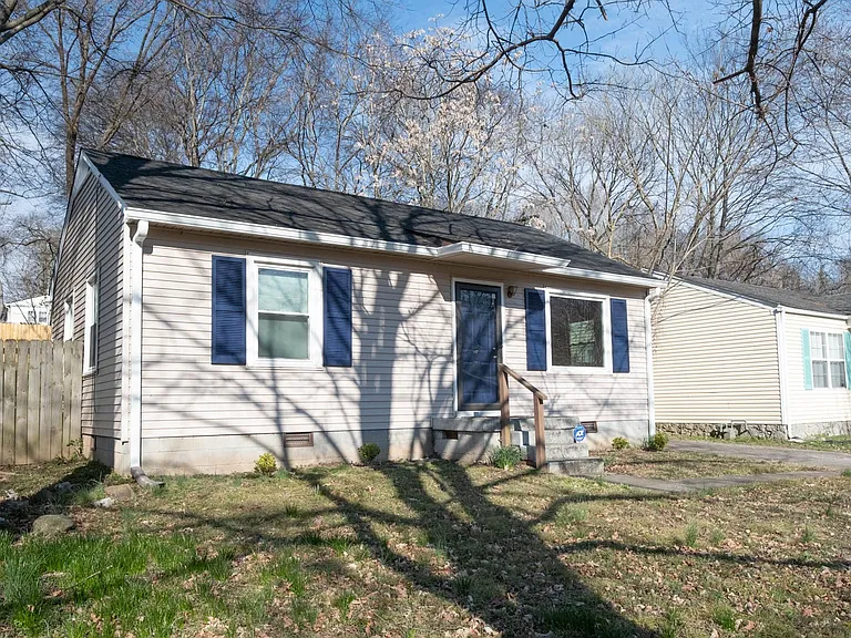 606 Village Ct — Photo 3