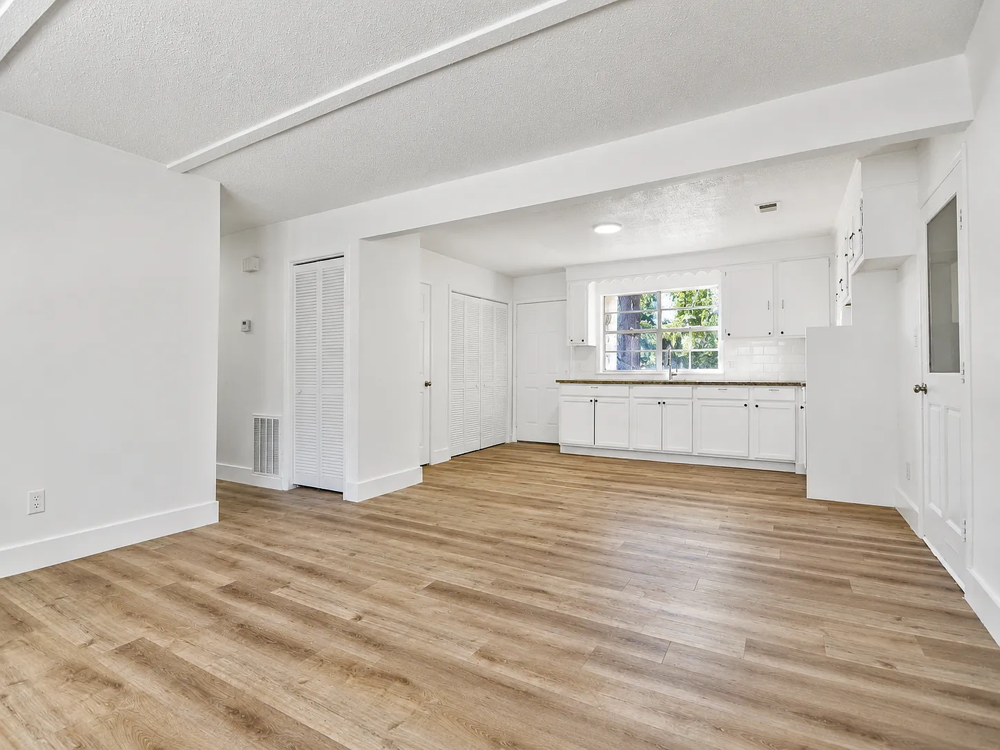 4 bed, 1400 sqft, $1,595 — Photo 3
