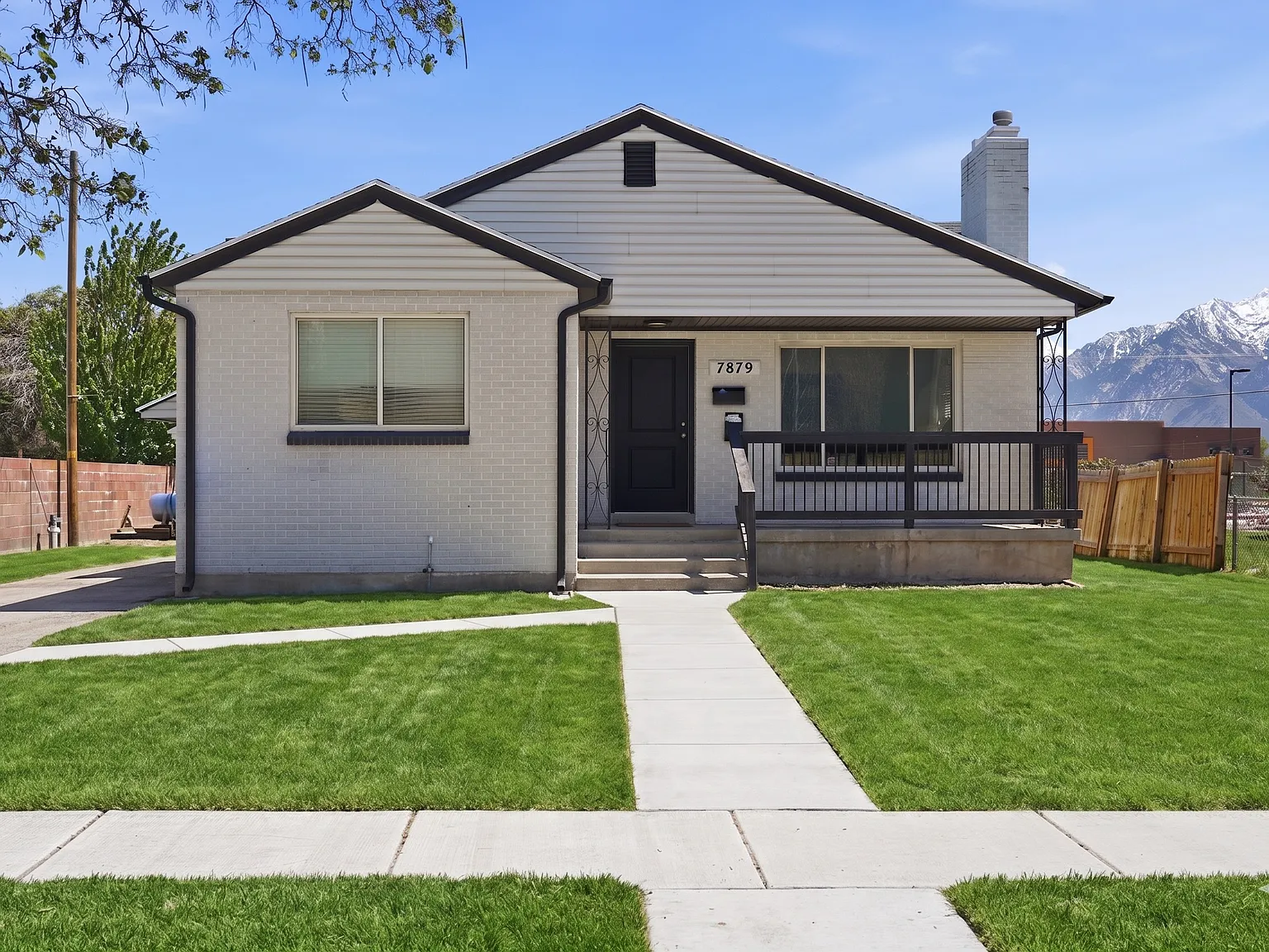 7879 Oak St - KL - 2 — Photo 1