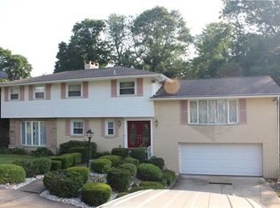 932 Golfview Dr, McKeesport, PA
