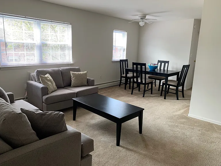 Cedarwood Apartments — Photo 3