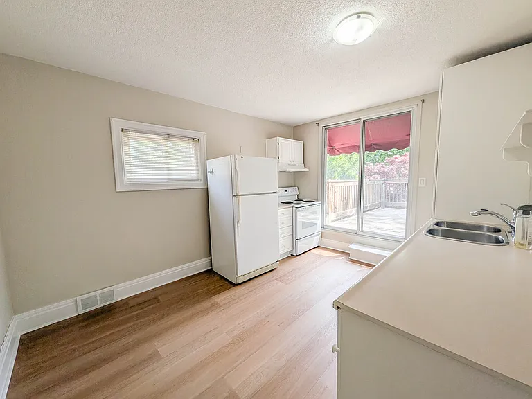 6 Wolseley Ave #2 — Photo 13
