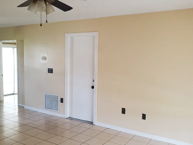 735 Toulon Dr — Photo 6