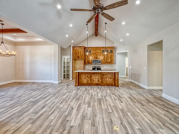 5th image of 239 Country Club Ln.