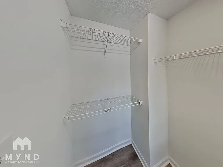 1219 Hunter Forest Ct — Photo 16