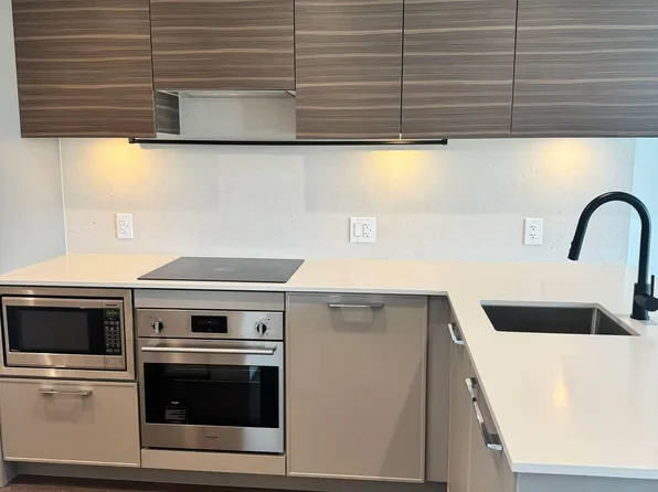 13725 George Jct #1908, Surrey, BC V3T 0R1