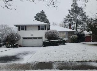 840 Sharon Ln, Westbury, NY 11590
