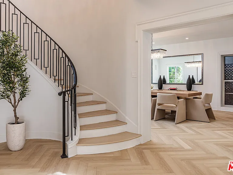 702 N Beverly Dr — Photo 8