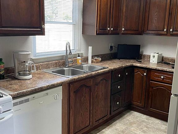 5th image of 2842 Fillmore Ln