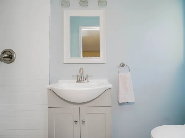 333 Mayfair Drive North image 30 of 34