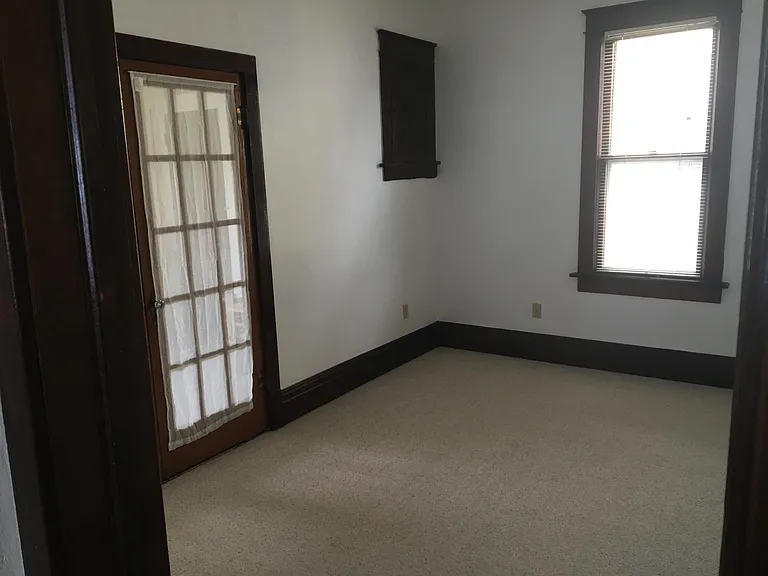 421 Teller Ave — Photo 8
