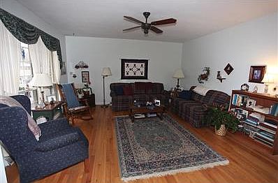3rd image of 5 Robinwood Dr