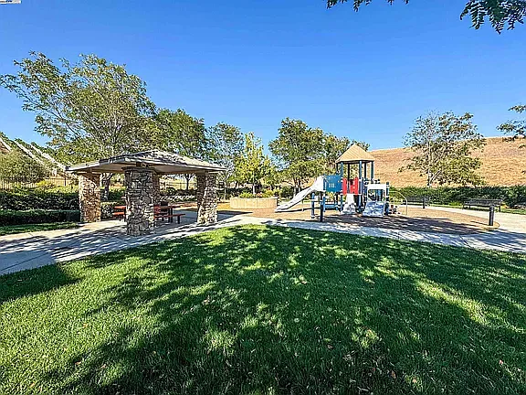 118 Selby Ln #7 — Photo 42