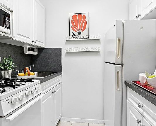 4th image of 420 E 55th St APT 9L