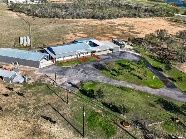 6653 Fm 539, Floresville, TX 78114