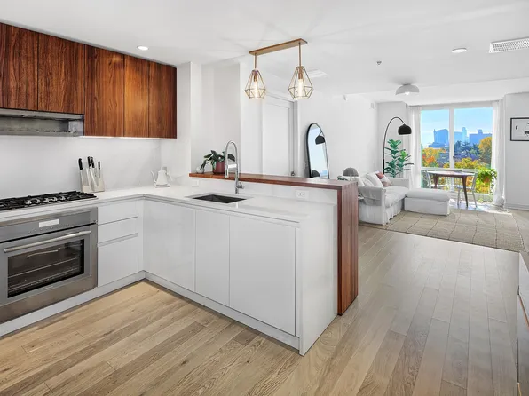 1000 Maxwell Lane image 2 of 23