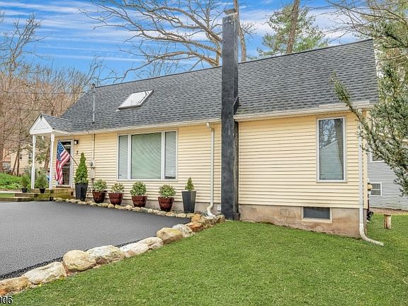 3rd image of 3 Redmans Dr