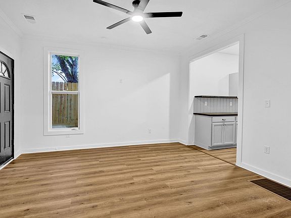 2nd image of 410 S Denby Ave