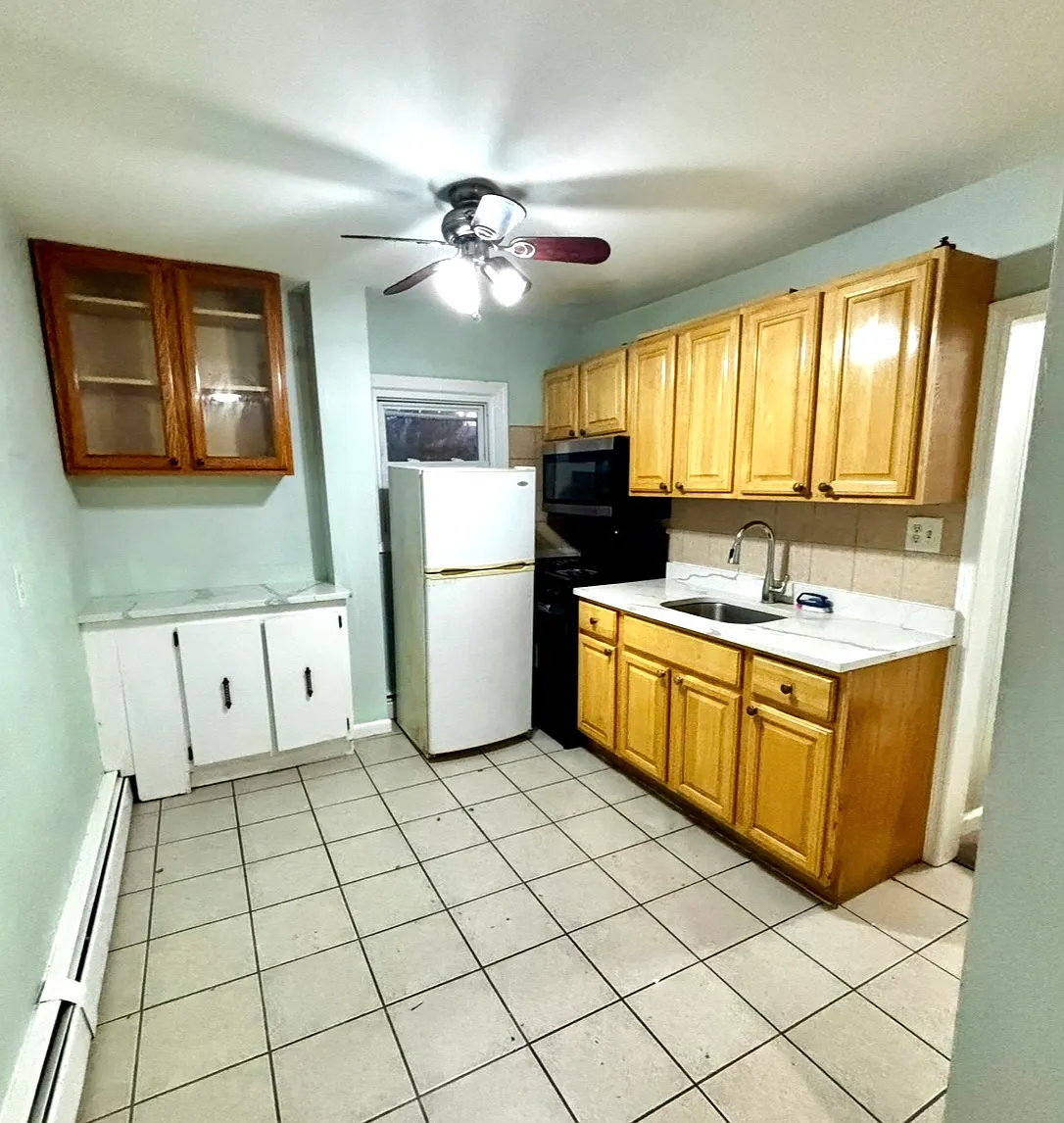 4 bed, 1500 sqft, $2,725 — Photo 2