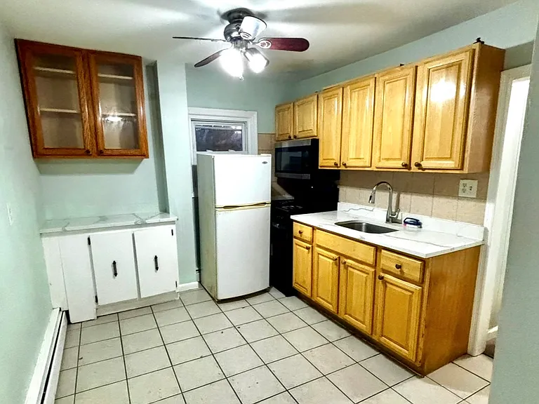 244-246 Vine St #2 — Photo 2