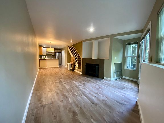 Large living room and dining room. Very noise insulated.