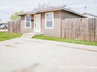 330 E Lynn St, Slaton, TX 79364
