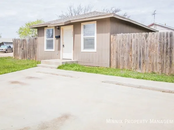 330 E Lynn St, Slaton, TX 79364