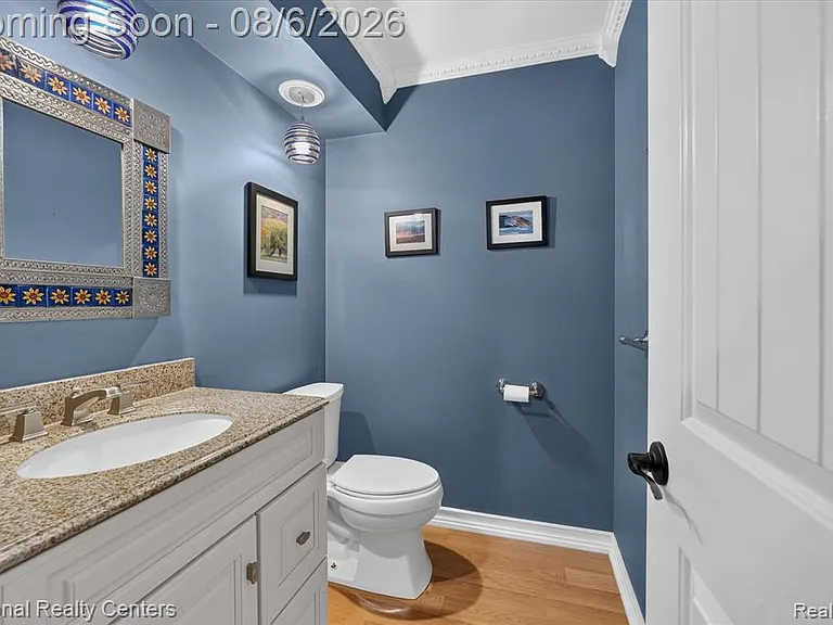 878 Yorktown Ct — Photo 10