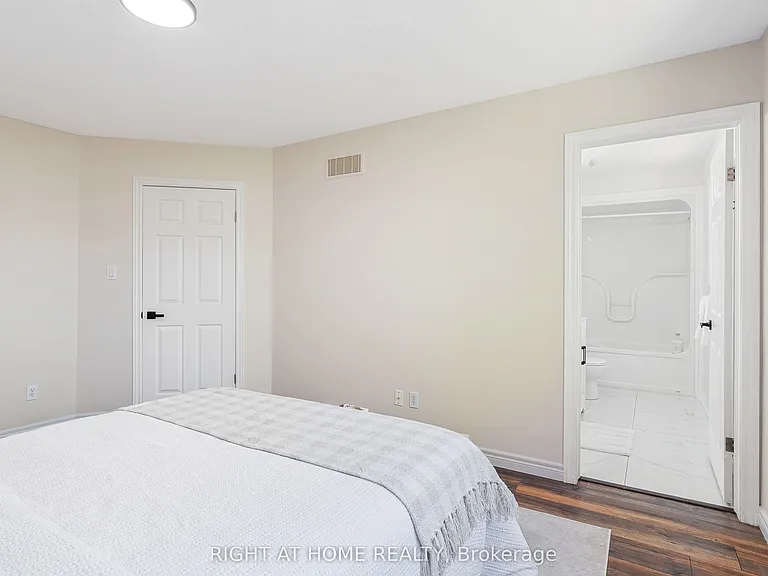 754 Hedgerow Pl — Photo 29