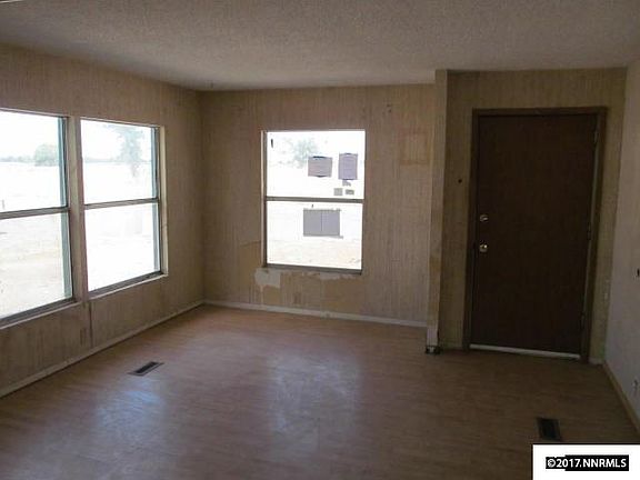 3rd image of 5 Piping Rock Ln