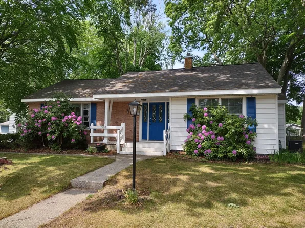 901 Saint Catherine St, Ludington, MI 49431