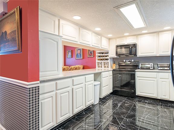 4th image of 3420 S Fletcher Ave APT 404