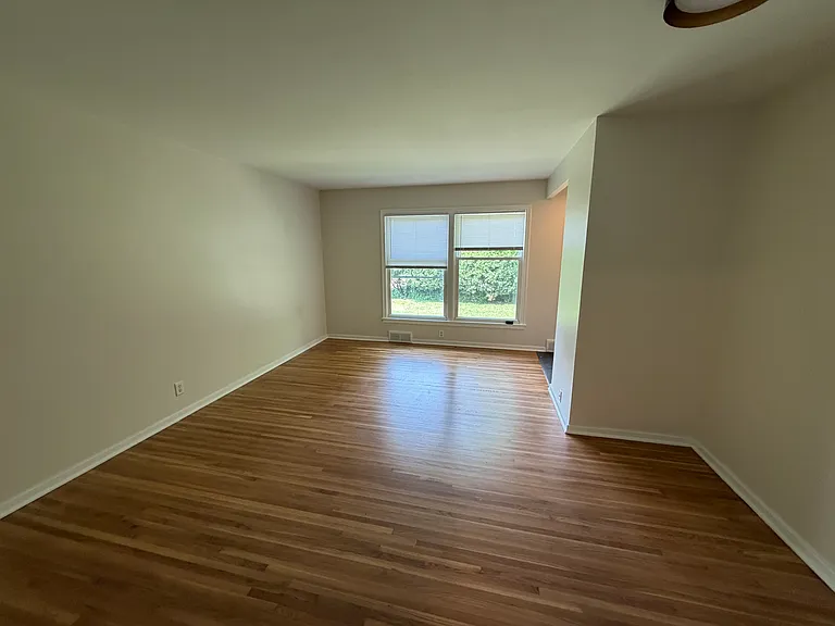 1732 Ford Pkwy — Photo 5