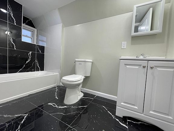4th image of 270 Chadwick Ave #3