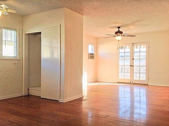 3rd image of 1419 N Fairfax Ave APT 3