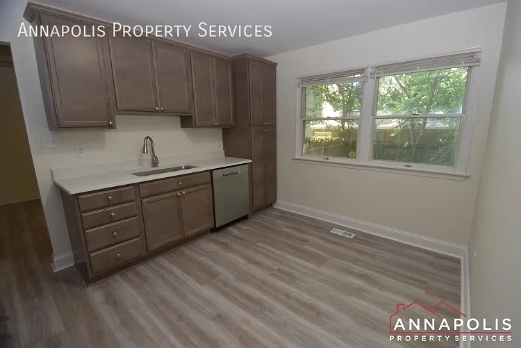 921 Blue Ridge Dr — Photo 3