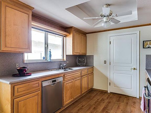 4th image of 726 Almeria Dr