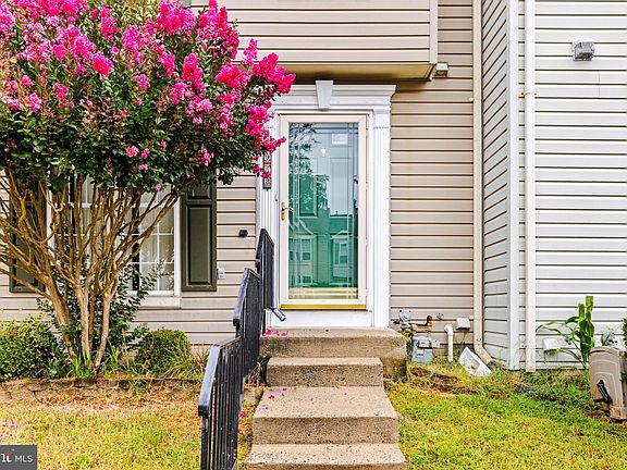 4th image of 1953 Laurel Oak Dr