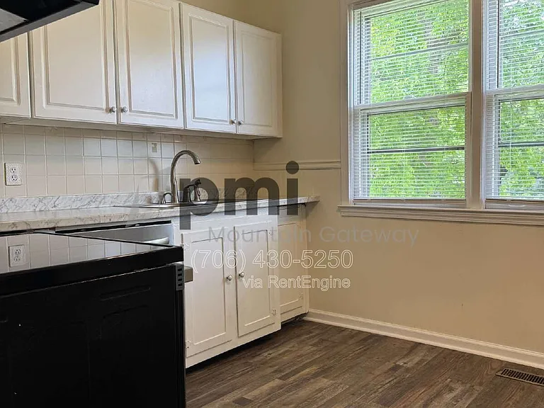 319 Oak Ave #B — Photo 13