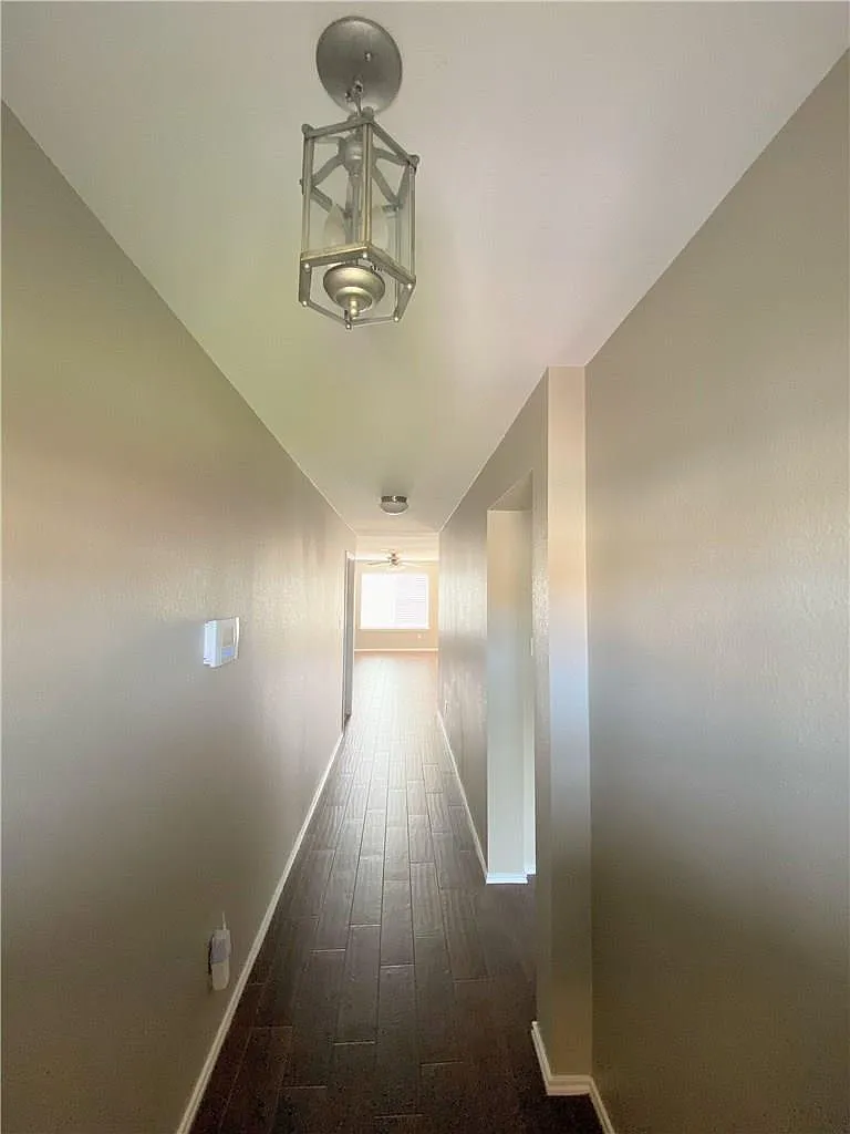 3 bed, 2.0 bath, 1398 sqft, $1,850 — Photo 3