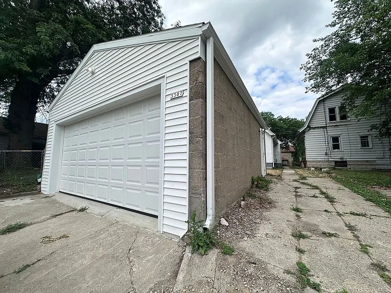 3307 N 42nd St — Photo 30