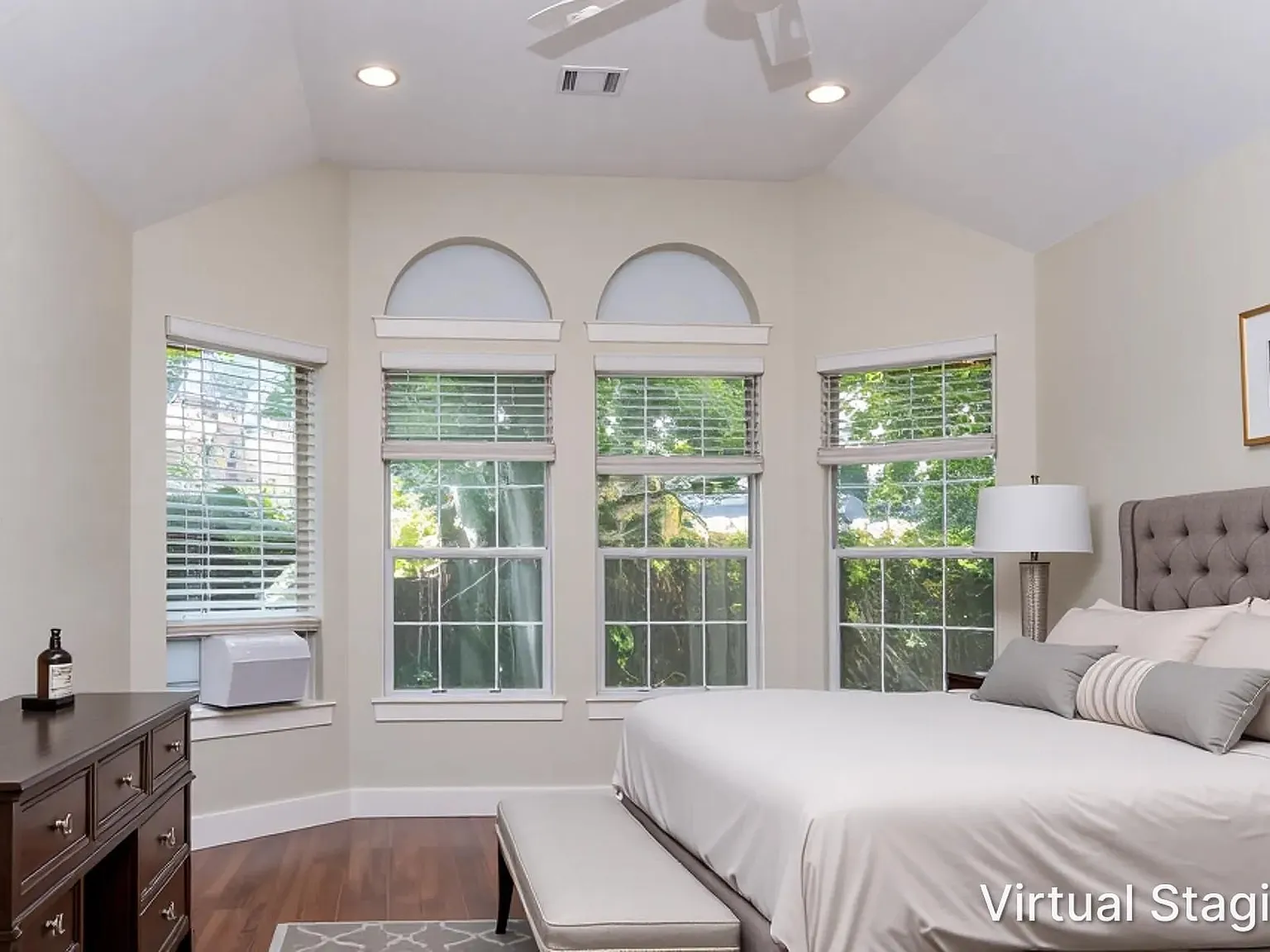 5 bed, 3.5 bath, 3933 sqft, $3,485 — Photo 4
