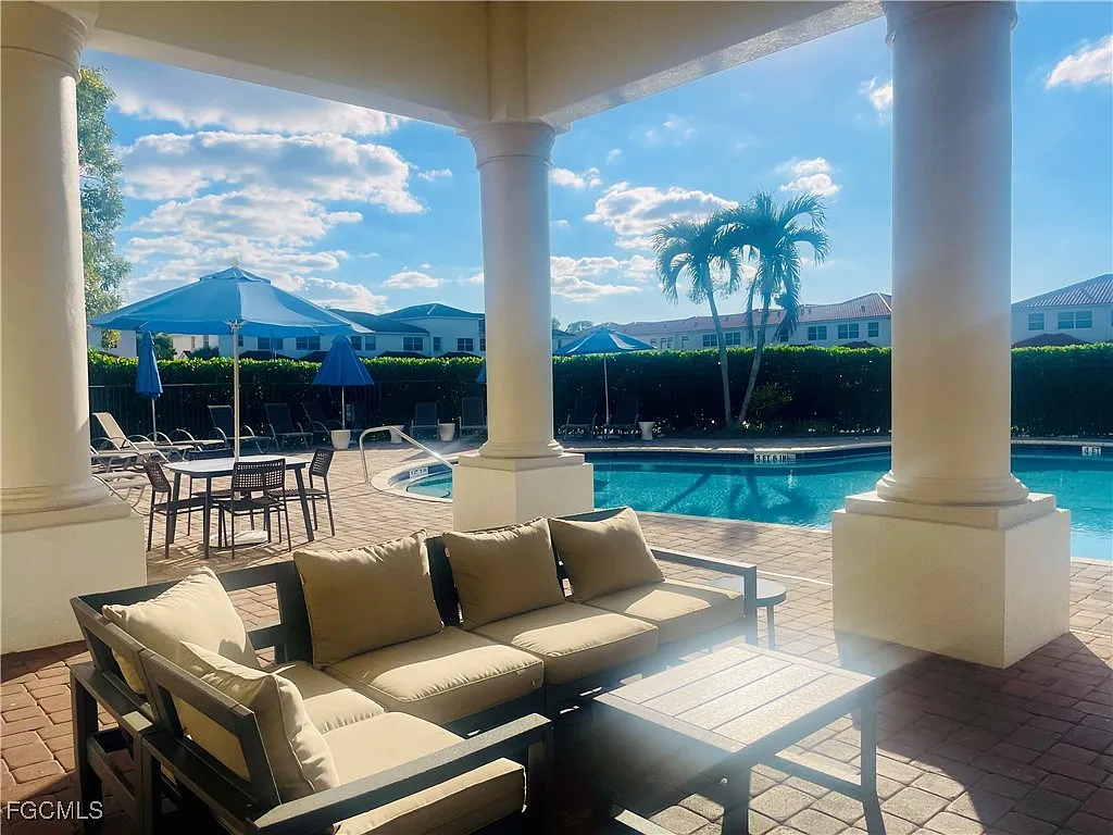 3 bed, 2.5 bath, 1679 sqft, $3,079 — Photo 3