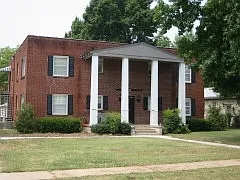 425 E. Grand & 933 S. Roanoke - Affordable, Convenient Off-Campus Housing!! — Photo 2