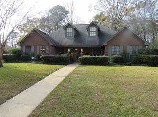 5025 Meadow Oaks Park Dr, Jackson, MS 39211