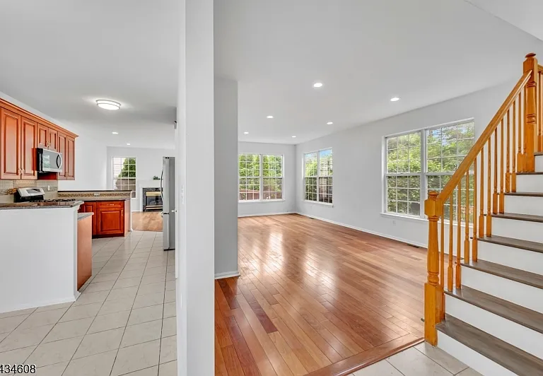 63 Albert Ct — Photo 11